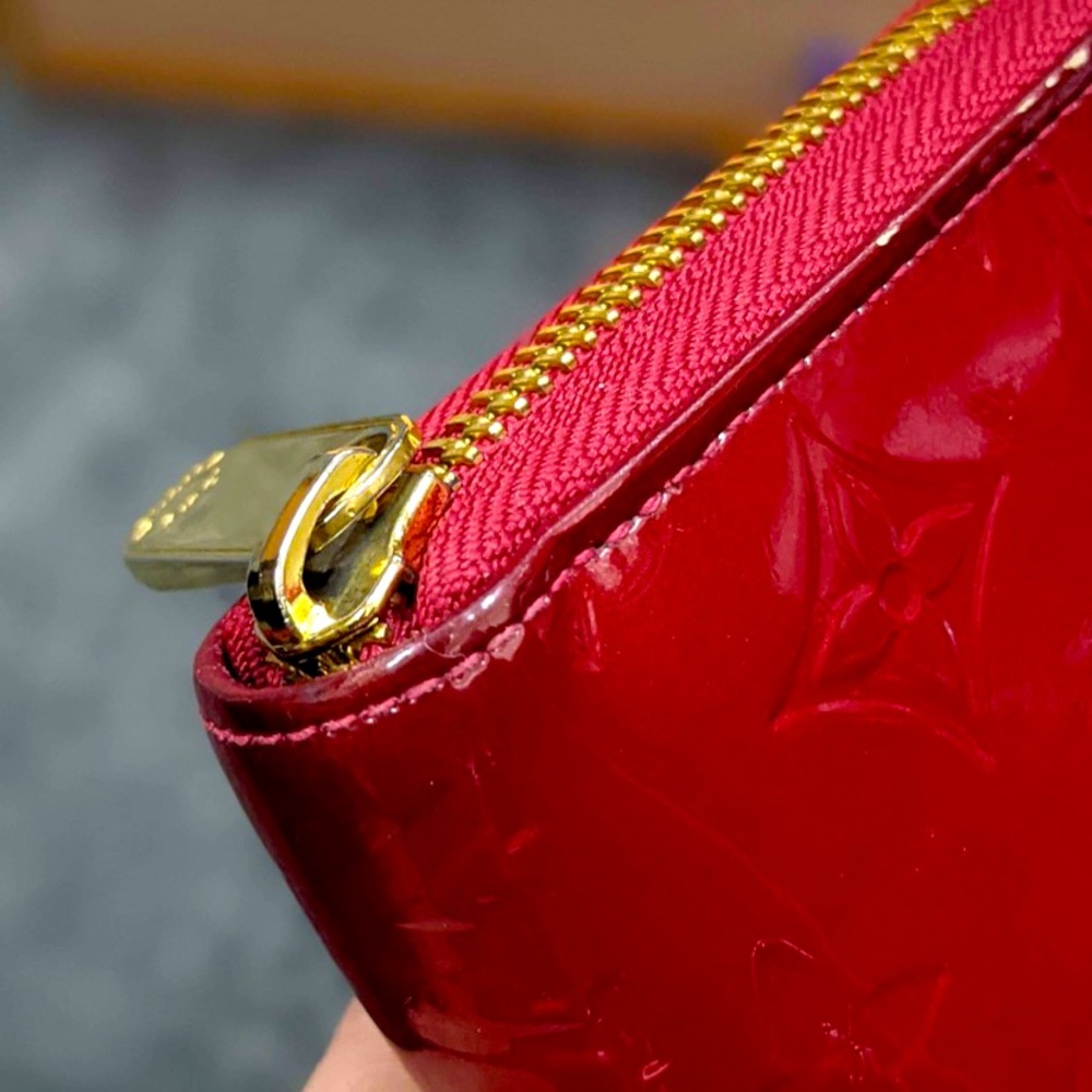 Authentic Louis Vuitton Vernis Zippy wallet